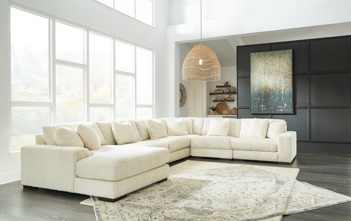 Lindyn Sectional