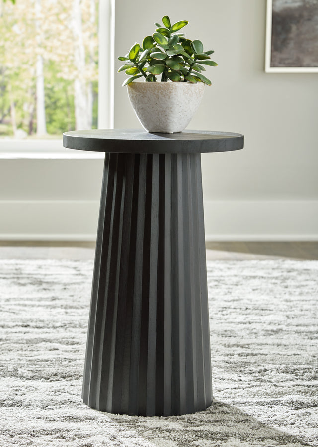 Mega Furniture - Ashley Furniture - Ceilby Accent Table - Accent Table / Black - A4000603