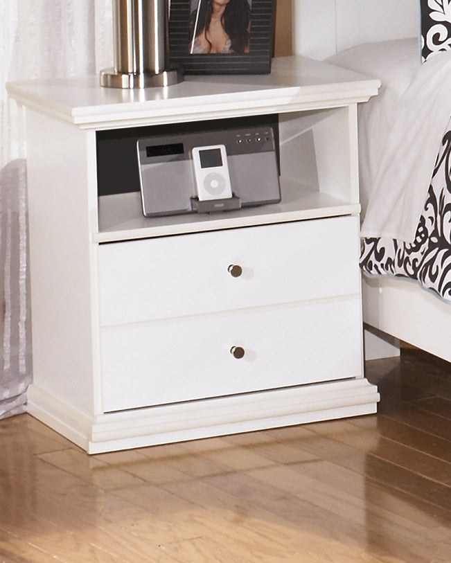 Mega Furniture - Ashley Furniture - Bostwick Shoals Bedroom - Queen Panel Bed / White - B139B43