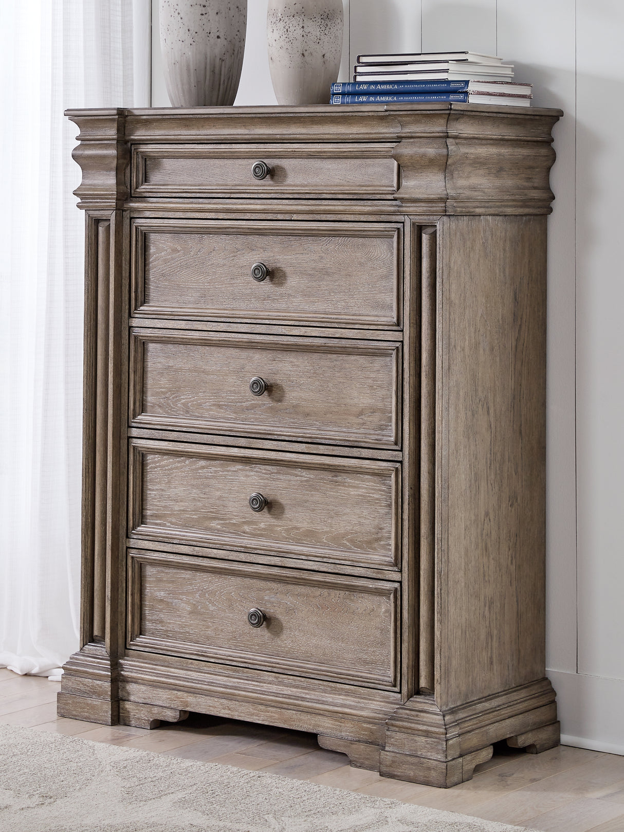 Mega Furniture - Ashley Furniture - Blairhurst Bedroom - Five Drawer Chest / Light Grayish Brown - B916-46