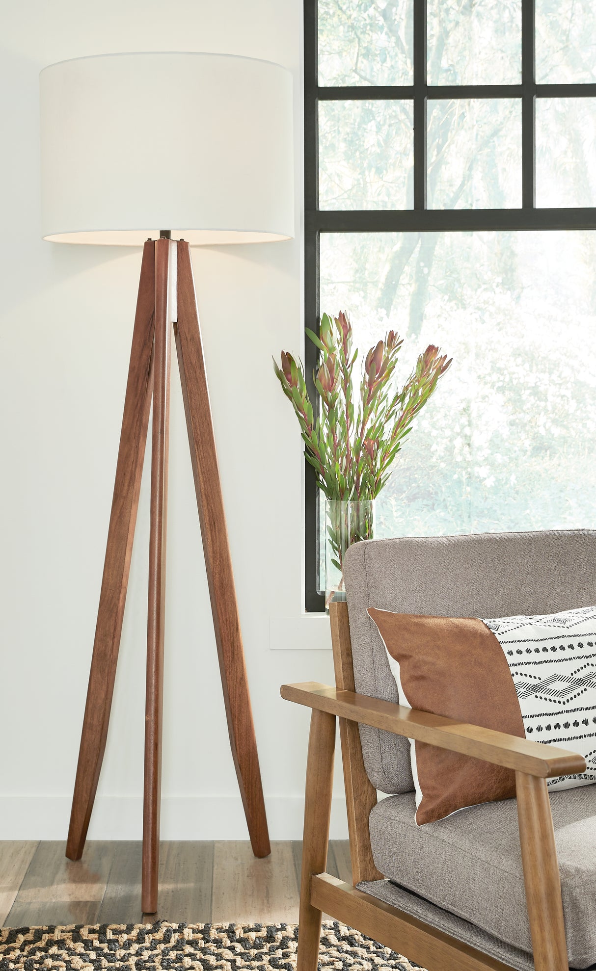 Mega Furniture - Ashley Furniture - Dallson Lighting - Wood Floor Lamp (1/CN) / Brown - L329011
