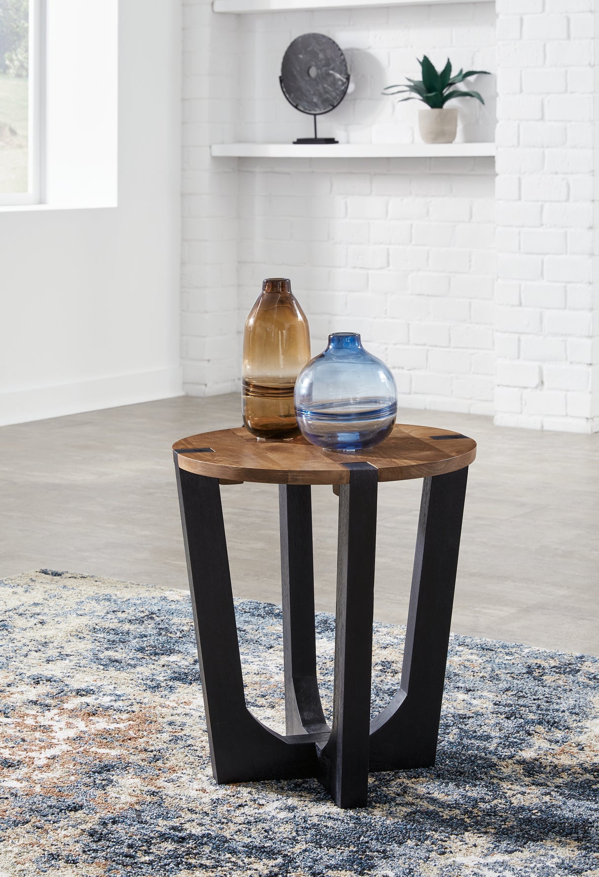 Mega Furniture - Ashley Furniture - Hanneforth End Table - Round End Table / Brown/Black - T726-6