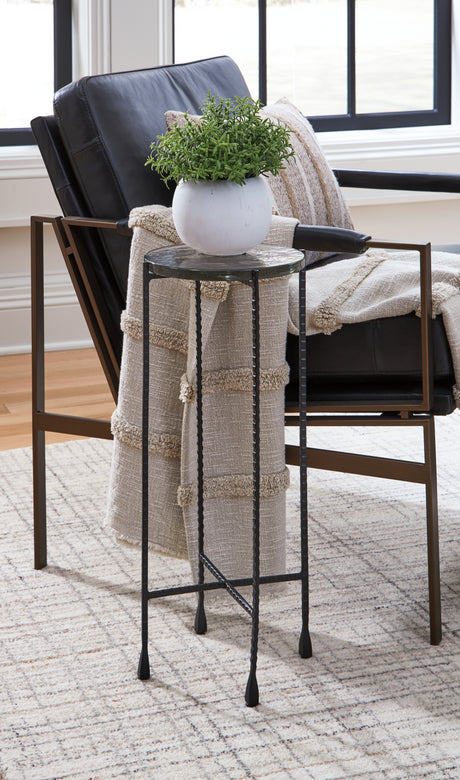 Mega Furniture - Ashley Furniture - Newgoren Accent Table - Accent Table / Clear/Black - A4000631