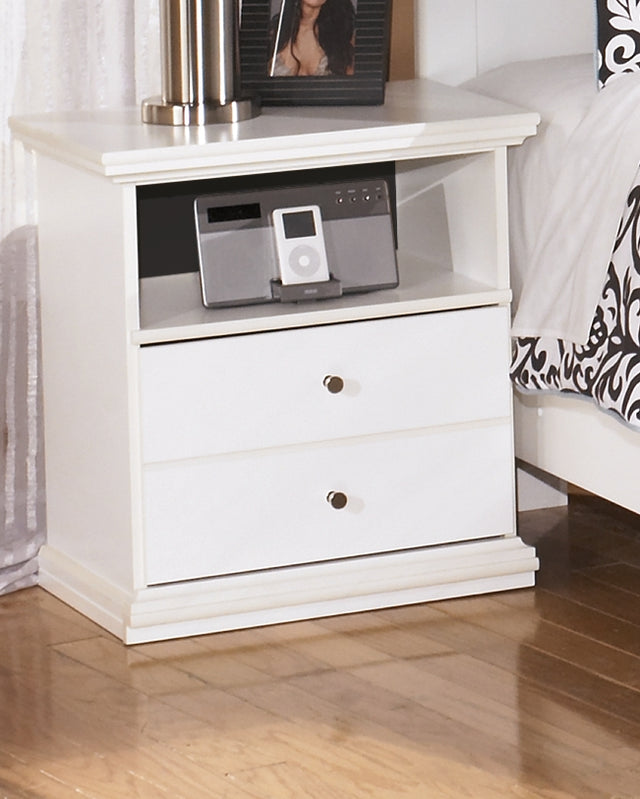Mega Furniture - Ashley Furniture - Bostwick Shoals Bedroom - Queen Panel Bed / White - B139B43