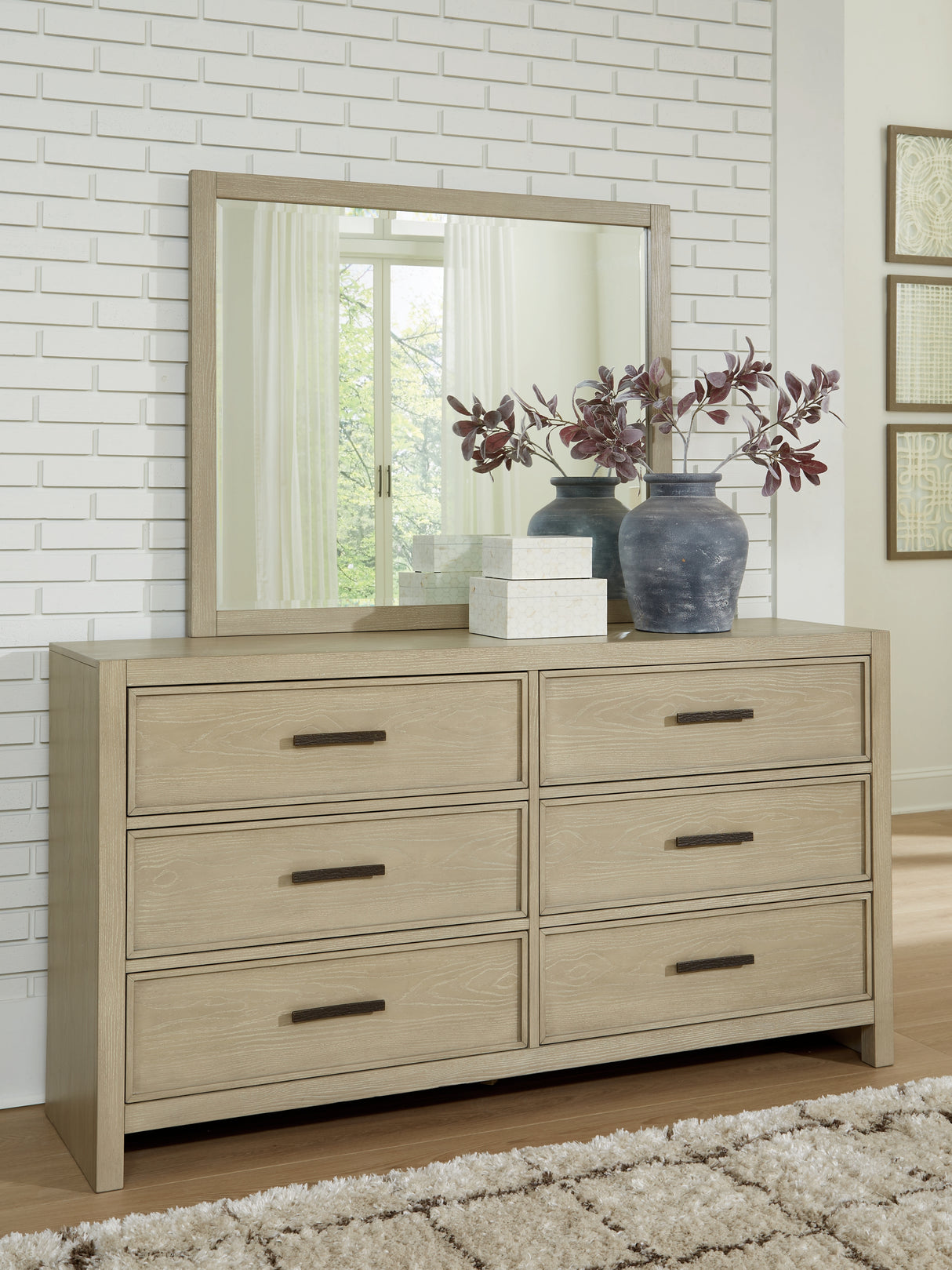 Calmoro Bedroom