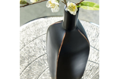 Rhaveney Vase